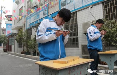 龙山电子商务专业学校